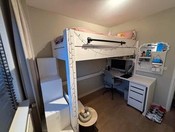 Hoogslaper met bureau beschikbaar voor biedingen