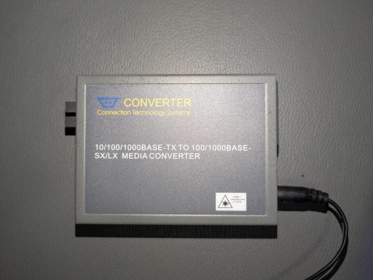 Router, optische netwerkterminal (ONT),Fiber Media Converter, Computers en Software, Routers en Modems, Gebruikt, Verzenden