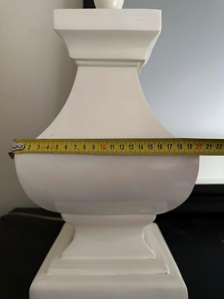 Witte Lampenvoet - Stijlvol & Tijdloos, Huis en Inrichting, Lampen | Tafellampen, Zo goed als nieuw, Minder dan 50 cm, Kunststof