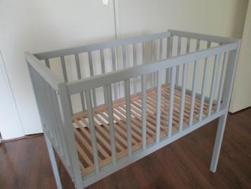 Prenatal basis wieg voor baby beschikbaar voor biedingen