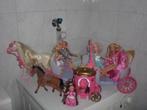 barbie en shelly koets met 5 poppen, Ophalen of Verzenden, Zo goed als nieuw, Barbie