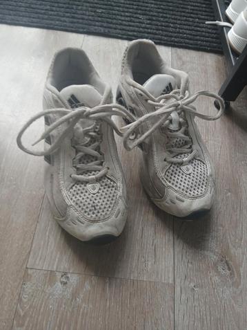 Adidas schoenen - Gedragen beschikbaar voor biedingen