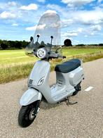 Superleuke en z.g.a.n. Senzo Riva scooter grijs!, Fietsen en Brommers, Ophalen, Zo goed als nieuw
