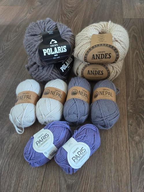 Beige, lila en paarse bollen wol, Hobby en Vrije tijd, Breien en Haken, Nieuw, Breien of Haken, Wol of Garen, Ophalen of Verzenden