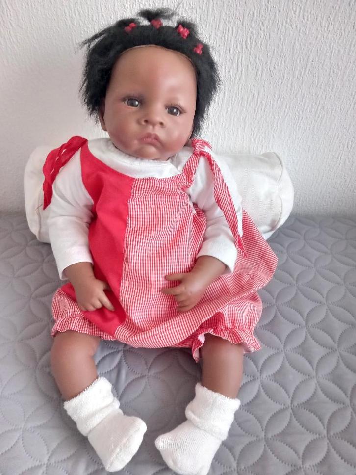 POP - 45 cm- getinte huidskleur, Verzamelen, Poppen, Zo goed als nieuw, Pop, Levensecht of Reborn, Ophalen