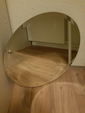 2 x spiegel. Hing in de badkamer. Wie maken we blij? beschikbaar voor biedingen