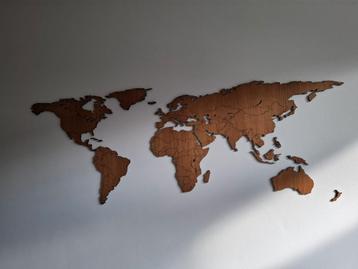Wereldkaart hout walnoot beschikbaar voor biedingen