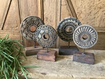 NIEUW setjes met kleine houten ronde ornamenten  beschikbaar voor biedingen