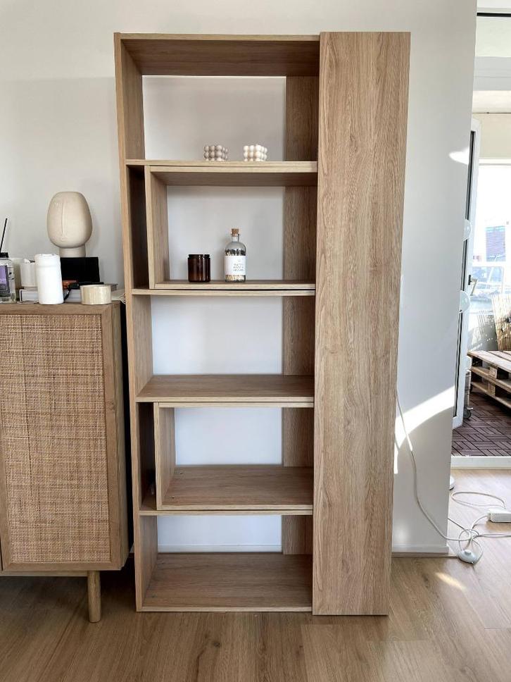 Boekenkast Doyle MADE com eikenhout (uitschuifbaar), Huis en Inrichting, Kasten | Kledingkasten, Zo goed als nieuw, 150 tot 200 cm