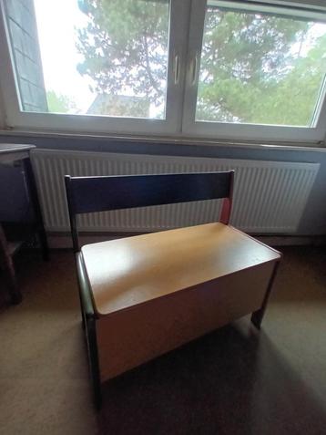 kinderbankstel beschikbaar voor biedingen