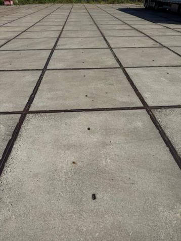 Industrieplaten 200x200x14 cm met stalen omranding beschikbaar voor biedingen