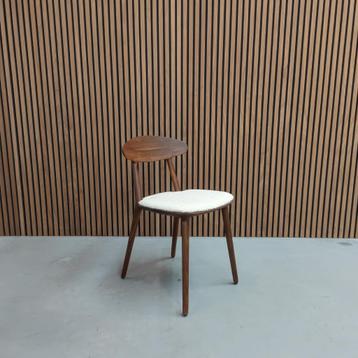 Artisan Wu Chair Karakorum beschikbaar voor biedingen