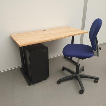 Klein bureau met massief houten blad 25 mm incl ladeblok en beschikbaar voor biedingen