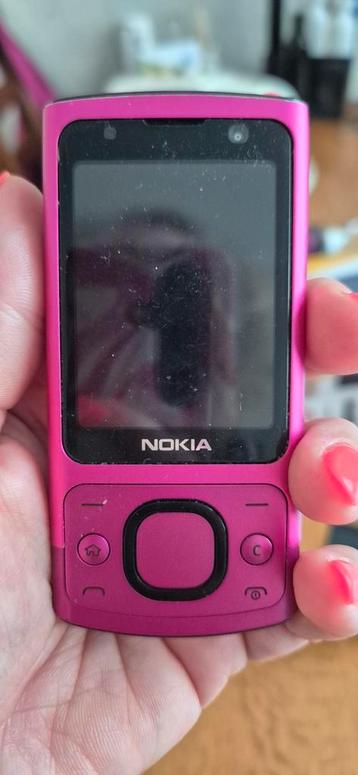Nokia telefoon 6700 slide beschikbaar voor biedingen