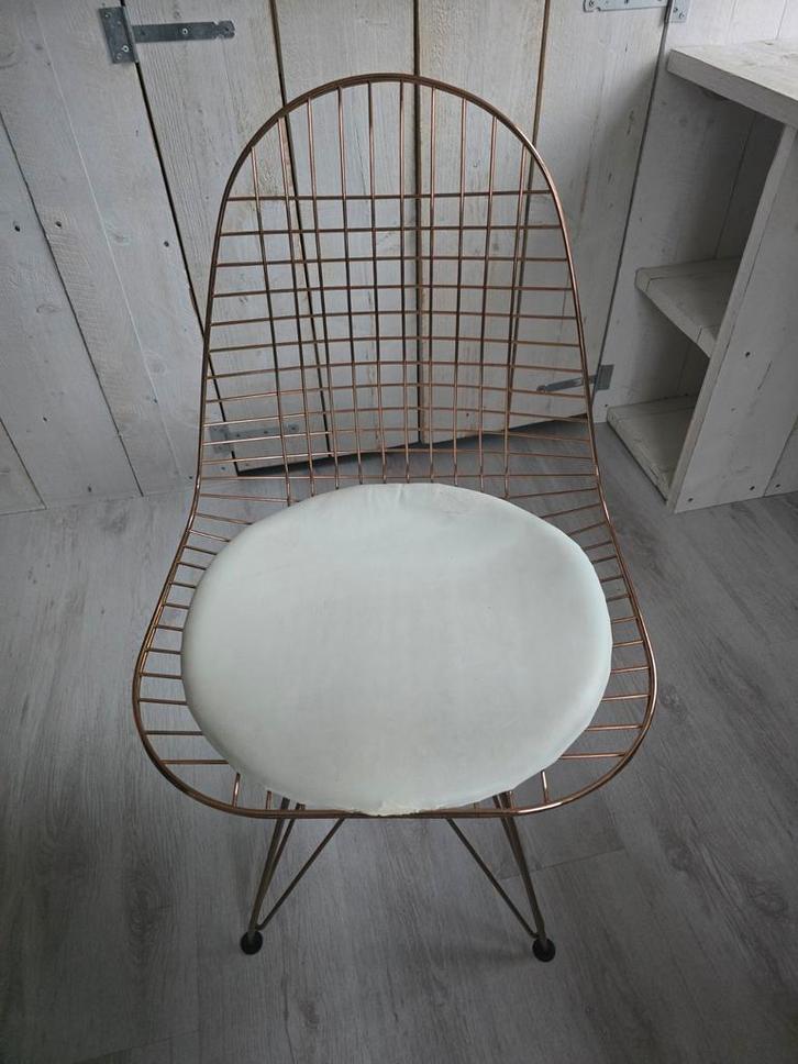 Design Draadstoel - Wit Kussen, Huis en Inrichting, Stoelen, Zo goed als nieuw, Eén, Metaal, Overige kleuren, Ophalen of Verzenden