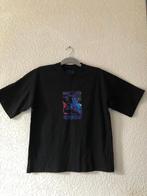Maat S - Shirt van PULL & BEAR - zwart met print, Kleding | Heren, T-shirts, Zwart, Overige maten, Ophalen of Verzenden, Zo goed als nieuw