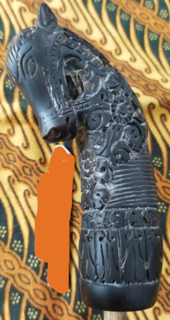 Unieke Kepala Kuda-greep van zwart buffelhoorn HAC24, Antiek en Kunst, Kunst | Niet-Westerse kunst, Verzenden