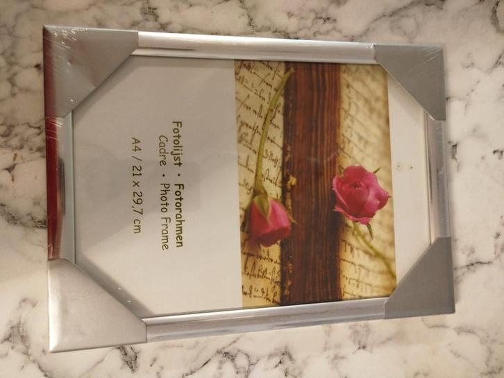 Nieuwe fotolijst A4 formaat - Metaal, Huis en Inrichting, Woonaccessoires | Lijsten, Nieuw, Minder dan 50 cm, Minder dan 50 cm