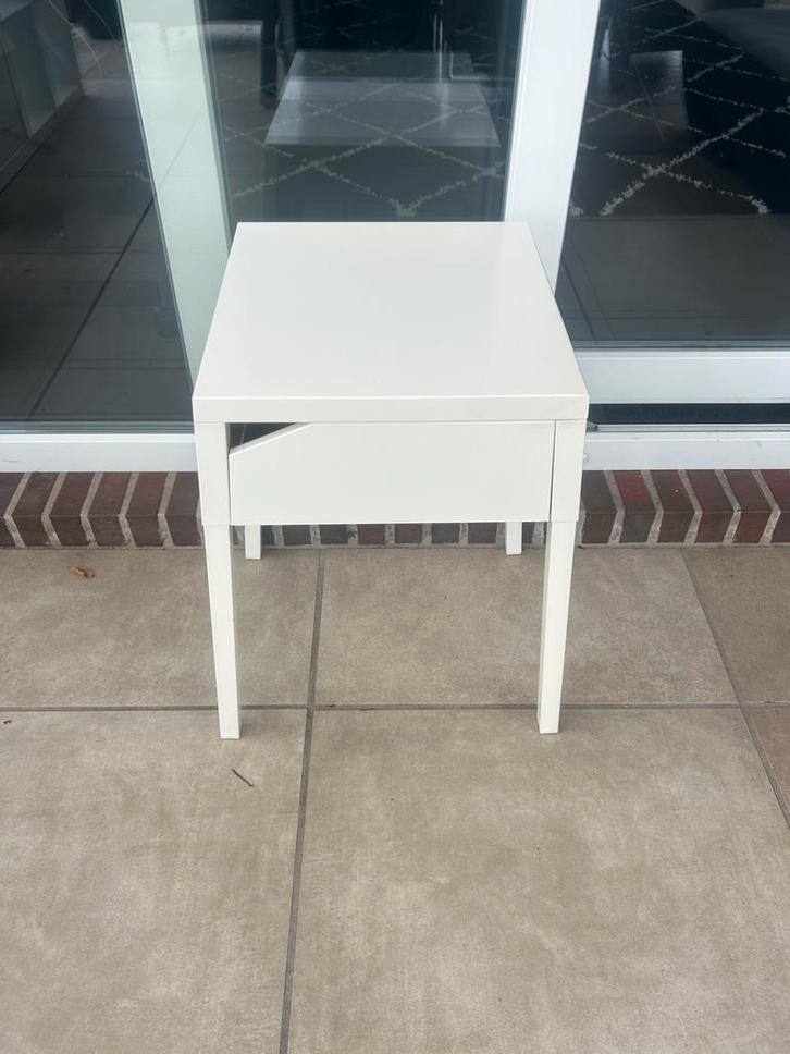 Wit Nachtkastje, Huis en Inrichting, Tafels | Bijzettafels, Gebruikt, Vierkant, 45 tot 60 cm, Minder dan 55 cm, Hout, Ophalen