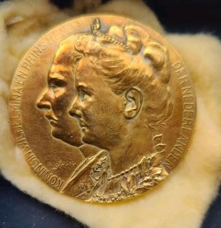 herdenkingsmunt Koningin Wilhelmina en Prins Hendrik, Postzegels en Munten, Ophalen of Verzenden, Overige materialen, Nederland