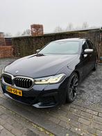 BMW 5-Serie M550i 530pk Xdrive 4.4 V8 Carbon Zwart BOMVOL!, Auto's, BMW, Automaat, 8 cilinders, 2000 kg, 4395 cc