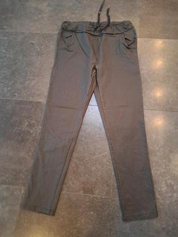 mooie stretchbroek leatherlook, maat 46 beschikbaar voor biedingen