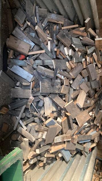 Droog haardhout kachelhout. 100 per kuub zelf laden beschikbaar voor biedingen