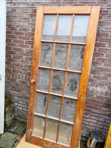 Houten deur met glas beschikbaar voor biedingen