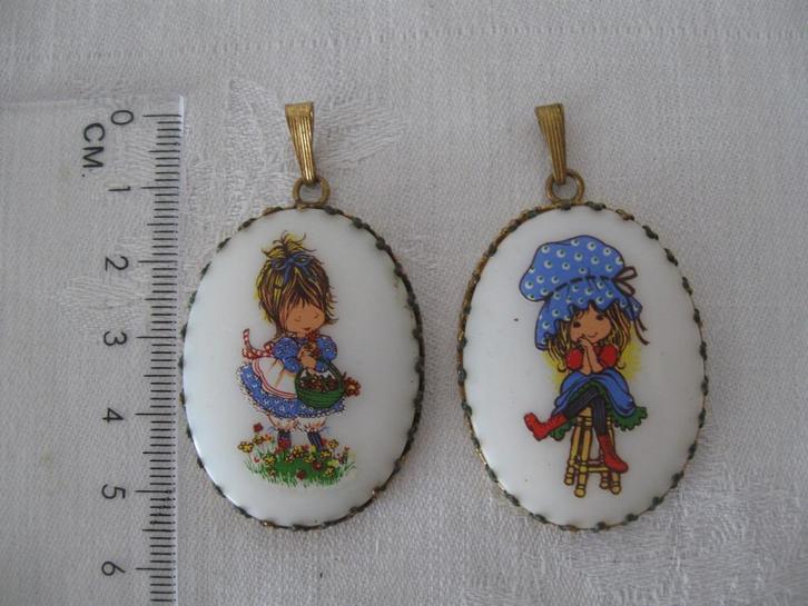 HOLLY HOBBIE Sarah Kay twee hangers retro vintage puntgaaf, Verzamelen, Retro, Ophalen of Verzenden