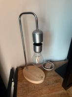 Design tafellamp in zwevend model met houten voet, Verzenden, Zo goed als nieuw, Minder dan 50 cm