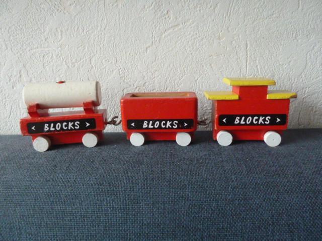 Houten Trein wagonnetjes - 3 dedig - Blocks, Kinderen en Baby's, Speelgoed | Houten speelgoed, Gebruikt, Duw- of Trekspeelgoed