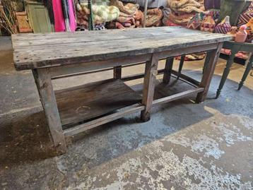 stoere oude tafel ``WOONWINKEL RUSTIEK`` beschikbaar voor biedingen