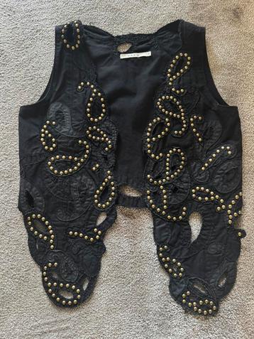 Zwart gilet met goude studs van Nikkie maat 36 beschikbaar voor biedingen