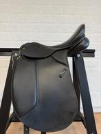 Première premier dressuurzadel zwart 17,5 inch medium, Dieren en Toebehoren, Paarden en Pony's | Zadels, Ophalen of Verzenden
