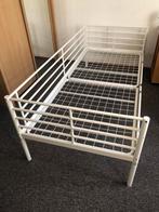 Eenpersoonsbed, wit metaal. 200x90 cm, Ophalen, Gebruikt, 90 cm, Eenpersoons