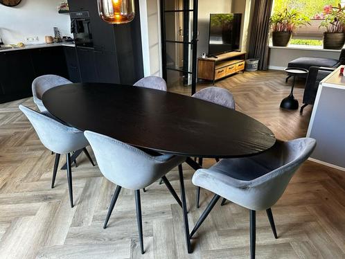 Ovale zwarte eettafel met 6 stoelen, Huis en Inrichting, Tafels | Eettafels, Zo goed als nieuw, 200 cm of meer, Vijf personen of meer