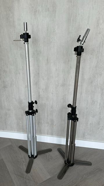 Twee Nieuwe Statief (Statieven) voor oefenhoofd of andere beschikbaar voor biedingen