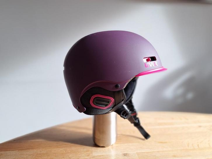 Skihelm Uvex paars verstelbaar mt 52-55cm, Sport en Fitness, Skiën en Langlaufen, Gebruikt, Overige typen, Skiën, Overige merken