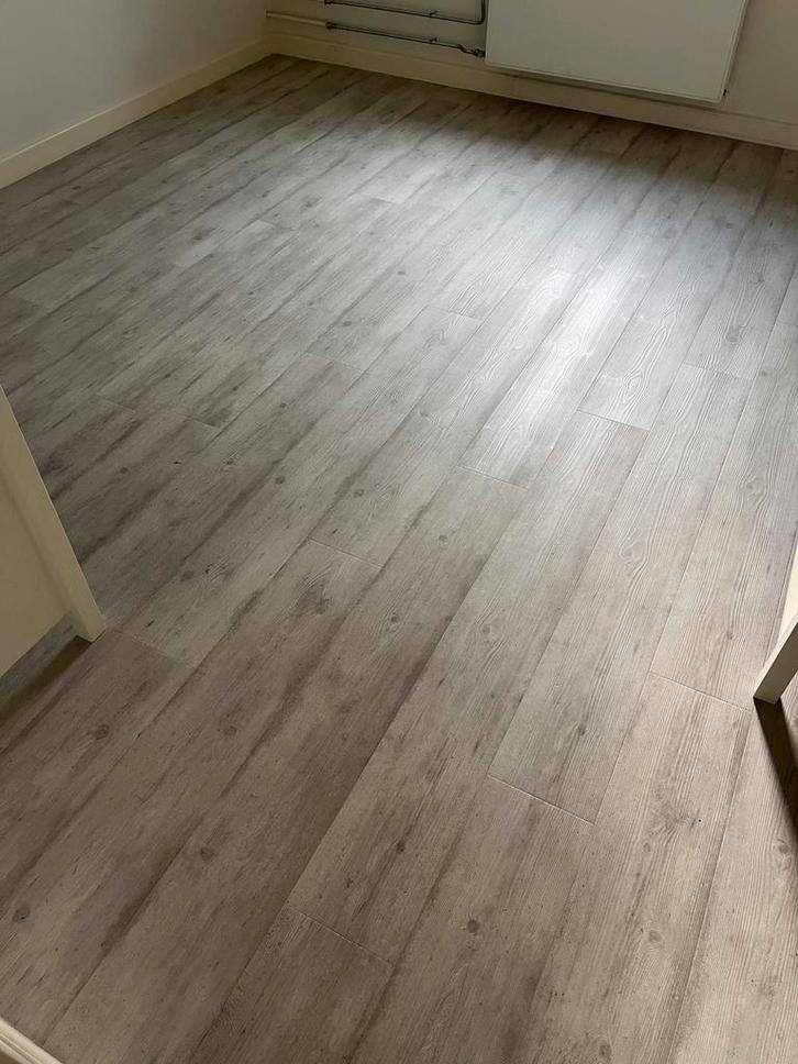 Mooie laminaat vloer, Huis en Inrichting, Stoffering | Vloerbedekking, Gebruikt, Laminaat, Grijs, 50 tot 75 m², Ophalen