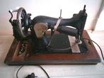 Vintage electrische naaimachine, Ophalen