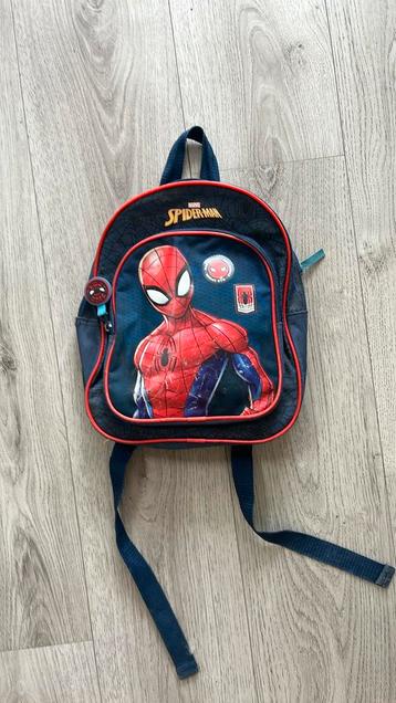 Gratis rugtasje van spiderman beschikbaar voor biedingen