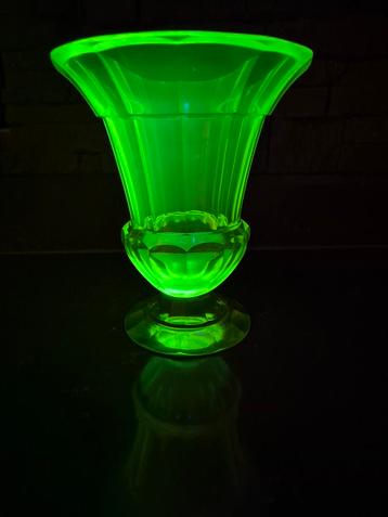 Uranium glas Anna Groen vaas groot annagroen beschikbaar voor biedingen