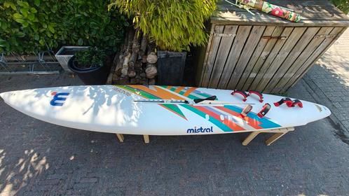 Mistral Pandera Windsurfplank ZGAN, Watersport en Boten, Windsurfen, Zo goed als nieuw, Plank, 300 cm of meer, Met vin(nen), 5 tot 7 m²