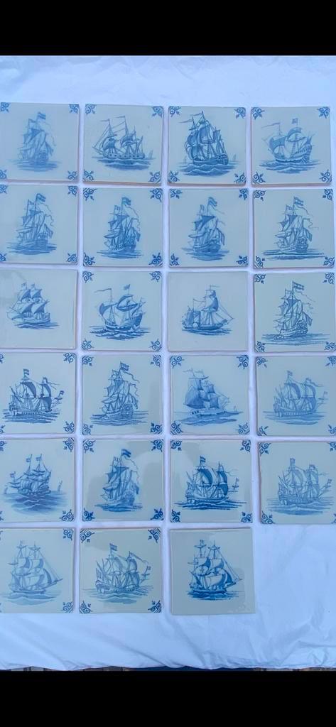 Tichelaar Makkum. Verzameling 22 scheepstegels. Delfsblauw., Antiek en Kunst, Antiek | Wandborden en Tegels, Ophalen of Verzenden