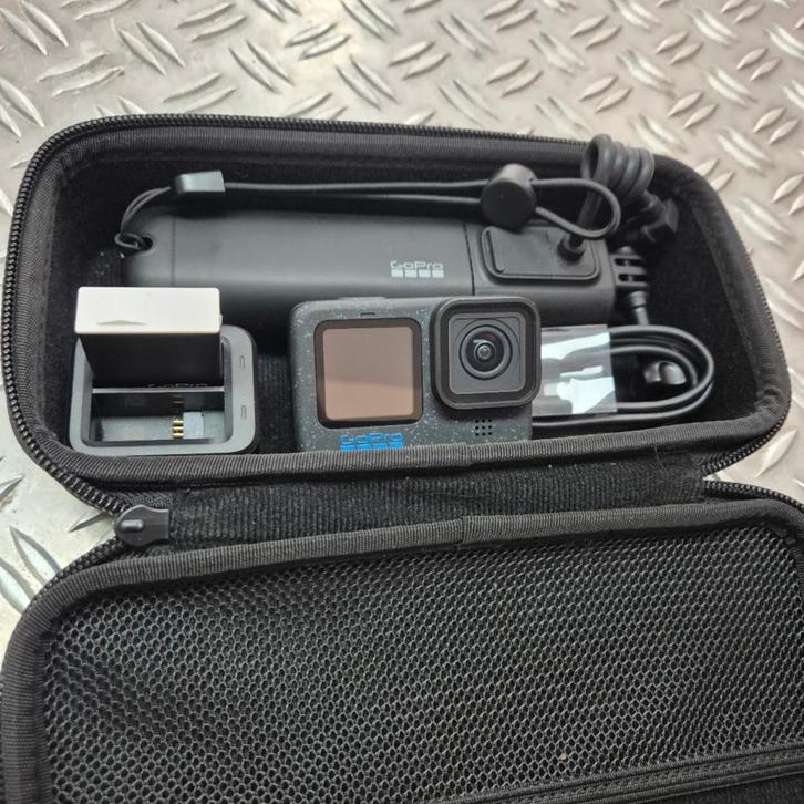 Gopro Hero 12 Black met Volta grip, dual charger en tasje, Audio, Tv en Foto, Actiecamera's, Zo goed als nieuw