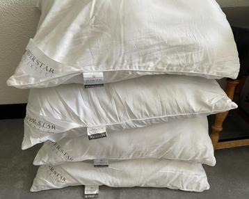 Te koop 4 nieuwe hoofdkussens. beschikbaar voor biedingen