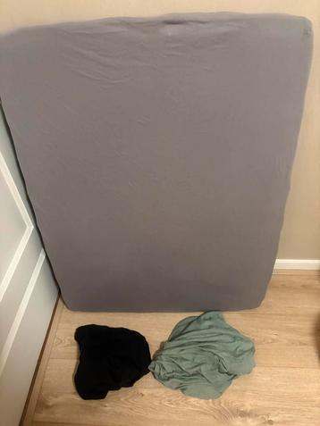 Box matras met 3 hoeslakens beschikbaar voor biedingen