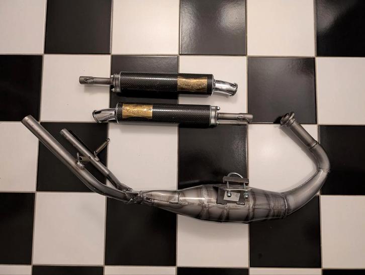 Fasmen Duo Uitlaat Systeem met Carbon Dempers Derbi, Fietsen en Brommers, Brommeronderdelen | Algemeen, Nieuw, Uitlaat, Ophalen of Verzenden