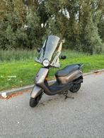 Sym 2 met slot en zonnescherm, Fietsen en Brommers, Scooters | SYM, Maximaal 45 km/u, Ophalen of Verzenden, Zo goed als nieuw