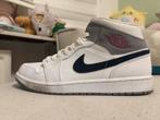Jordan 1 Mid Paris White - Maat 45, Kleding | Heren, Schoenen, Nike Jordan, Wit, Ophalen of Verzenden, Sneakers of Gympen